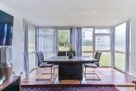3 bedroom flat for sale, Horne House, Master Gunner Place, London, SE18