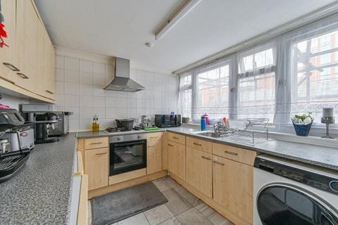 3 bedroom flat for sale, Horne House, Master Gunner Place, London, SE18