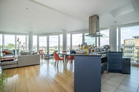 3 bedroom flat for sale, Brewhouse Lane, London, SW15