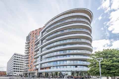 3 bedroom flat for sale, Brewhouse Lane, London, SW15
