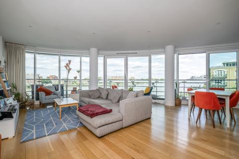 3 bedroom flat for sale, Brewhouse Lane, London, SW15