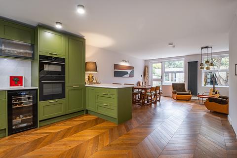 Putney Heath Lane, London, SW15