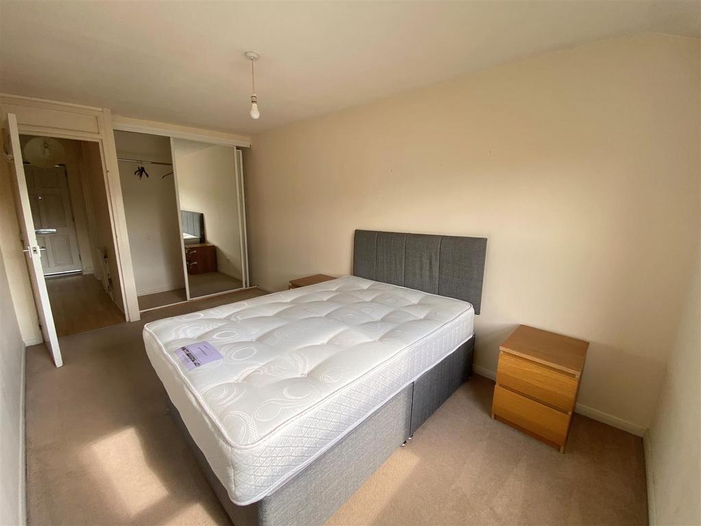 Bedroom pic 2.jpg