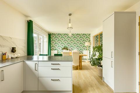 undefined, Raphael Drive, Southend-on-sea, SS3