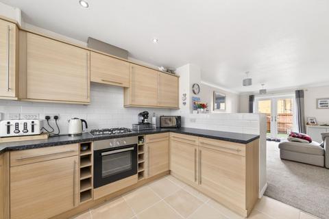 3 bedroom end of terrace house for sale, Greenlea Court, Huddersfield, HD5