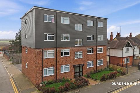 2 bedroom apartment for sale, Kings Avenue, Buckhurst Hill, IG9
