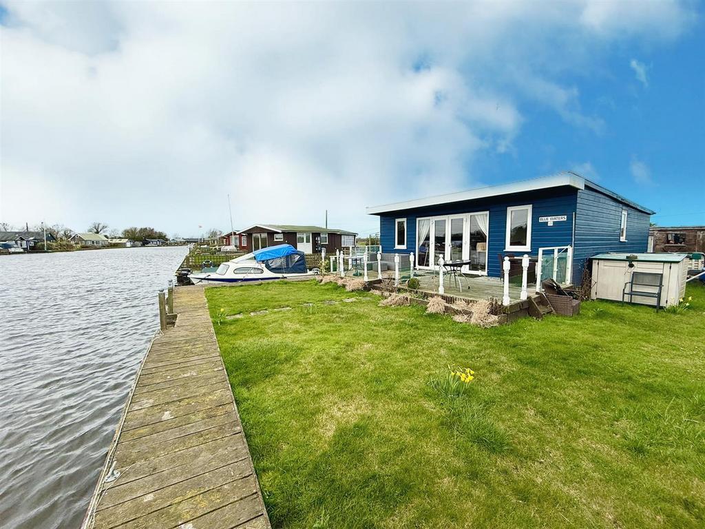 Front aspect and river