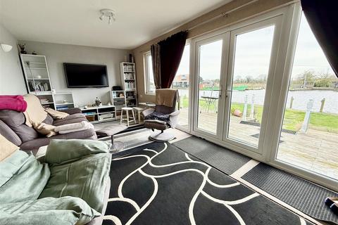 3 bedroom detached bungalow for sale, North West Riverbank, Potter Heigham, NR29