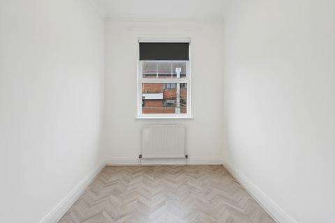 undefined, Ballards Lane, London N3