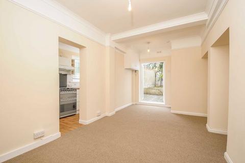 2 bedroom flat to rent, Garratt Lane, London SW17