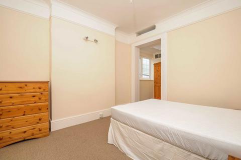 2 bedroom flat to rent, Garratt Lane, London SW17
