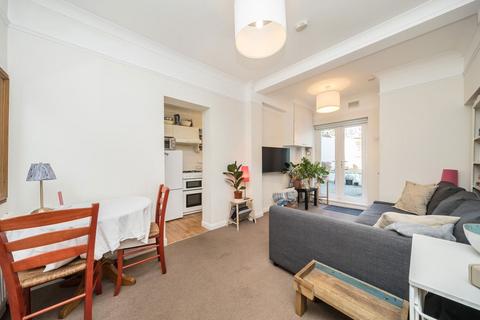 2 bedroom flat to rent, Garratt Lane, London SW17