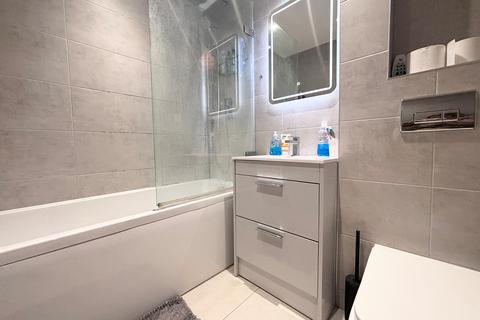 2 bedroom apartment to rent, Dove Place, Watermead, Aylesbury
