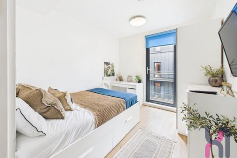 5 bedroom flat to rent, Chapel Street, Salford, M3