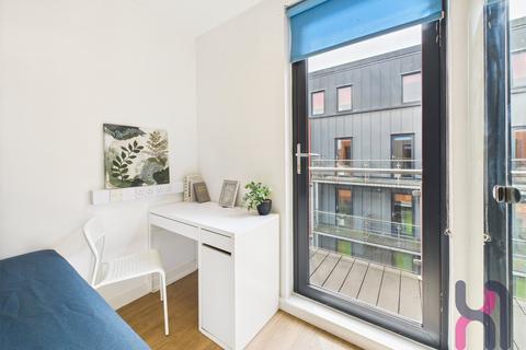 5 bedroom flat to rent, Chapel Street, Salford, M3