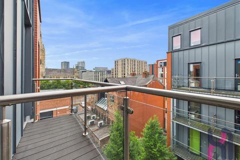 5 bedroom flat to rent, Chapel Street, Salford, M3