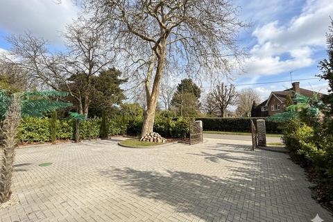 6 bedroom detached house for sale, Heronway, Hutton Mount, Brentwood