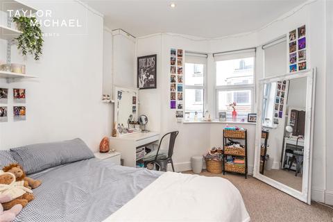 4 bedroom maisonette to rent, St. James's Street, Brighton