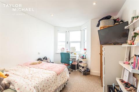4 bedroom maisonette to rent, St. James's Street, Brighton