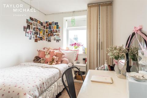 4 bedroom maisonette to rent, St. James's Street, Brighton