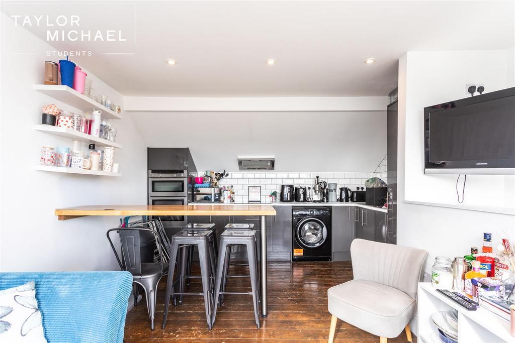 Living Room / Kitchen