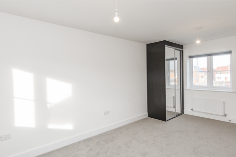 3 bedroom detached house to rent, Leaf Living at Chesterwell, Mile End, CO4