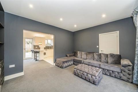 3 bedroom terraced house to rent, The Knole, London SE9