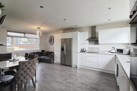 3 bedroom end of terrace house for sale, Highfield Close, Leeds