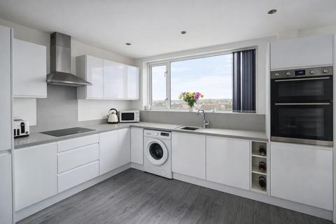 3 bedroom end of terrace house for sale, Highfield Close, Leeds