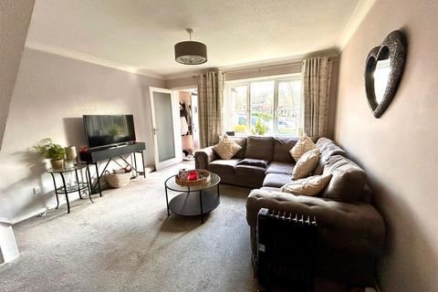 2 bedroom house to rent, 3 Hunts Farm CloseBorough GreenKent