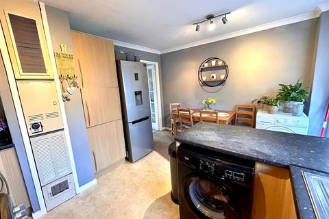 2 bedroom house to rent, 3 Hunts Farm CloseBorough GreenKent