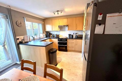 2 bedroom house to rent, 3 Hunts Farm CloseBorough GreenKent