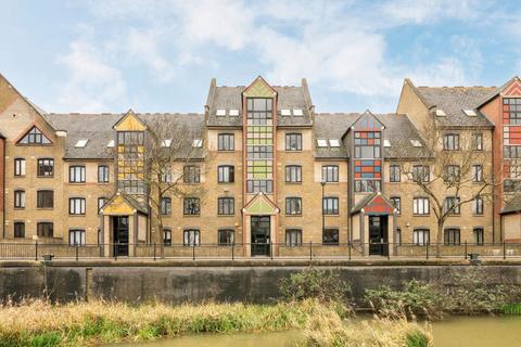1 bedroom flat for sale, Discovery Walk, London E1W