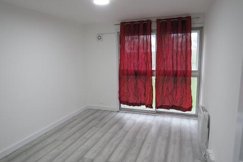 1 bedroom flat to rent, Harris Close, Hounslow TW3