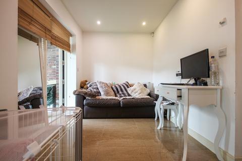 Studio to rent, 5 Shearwater Drive, Hendon, London, NW9