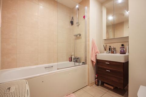 Studio to rent, 5 Shearwater Drive, Hendon, London, NW9