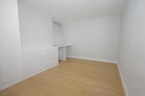 2 bedroom flat to rent, BALLARDS LANE, FINCHLEY, N3