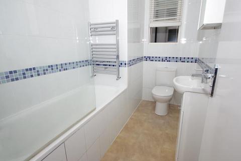 2 bedroom flat to rent, BALLARDS LANE, FINCHLEY, N3