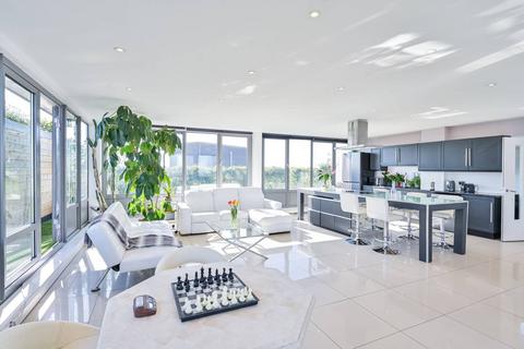 3 bedroom flat for sale, New Park Road, Brixton, London, SW2