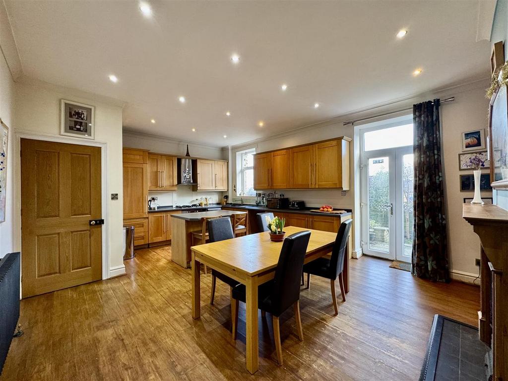 Dining kitchen