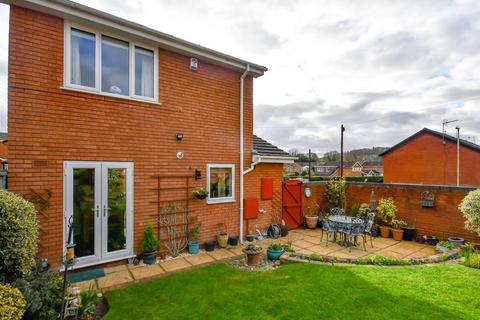 undefined, Carnforth Close, Kingswinford