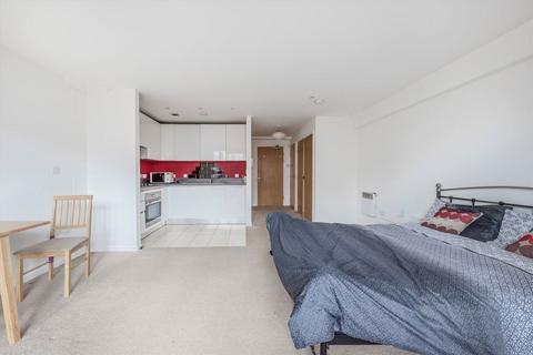 undefined, London Road, Isleworth TW7