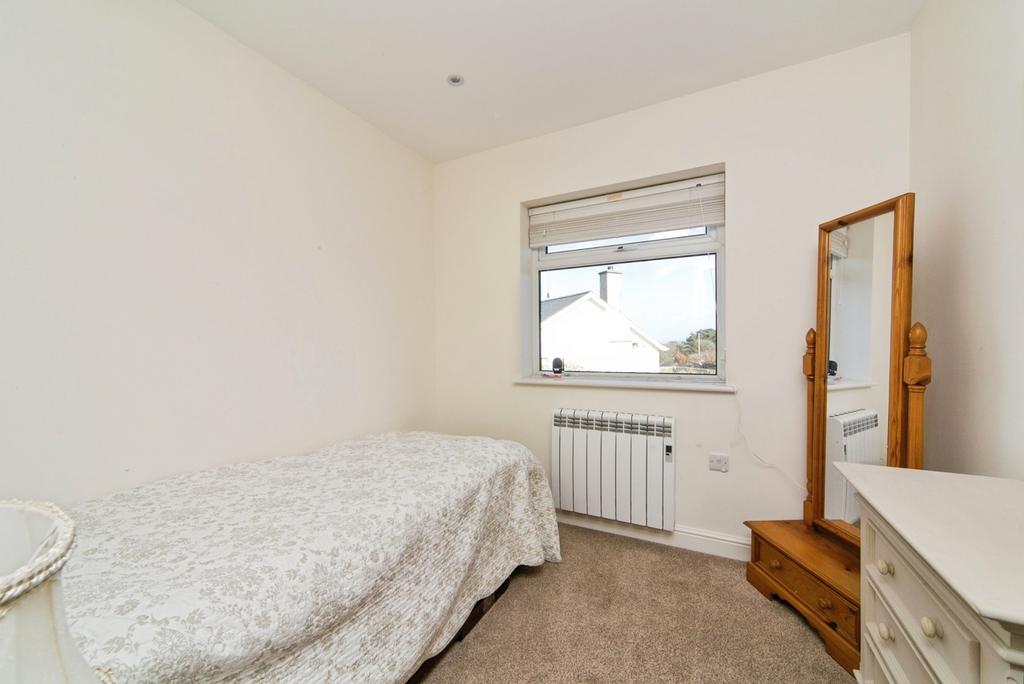 Bedroom 5 / Office