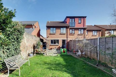 3 bedroom house to rent, Rosethorn Close, Balham SW12