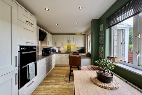 3 bedroom semi-detached house for sale, Chaucer Close, Honley, Holmfirth, HD9 6EN