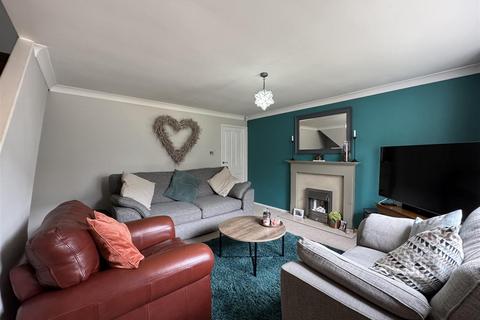 3 bedroom semi-detached house for sale, Chaucer Close, Honley, Holmfirth, HD9 6EN