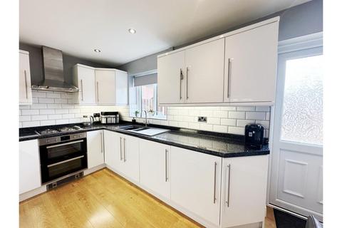 2 bedroom semi-detached house for sale, Roe Lane, Oldham, OL4
