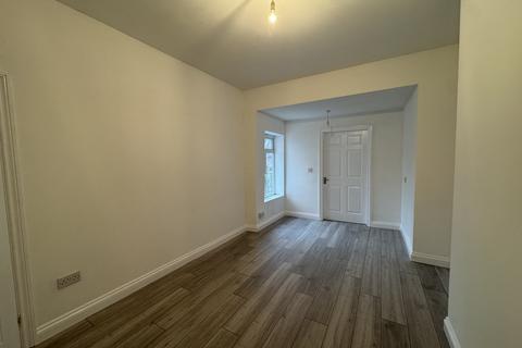 3 bedroom semi-detached house to rent, William Road, Smethwick, West Midlands, B67