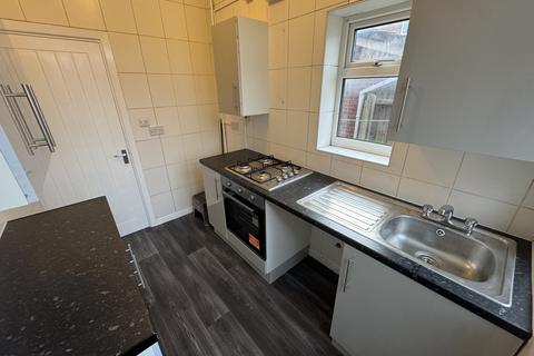 3 bedroom semi-detached house to rent, William Road, Smethwick, West Midlands, B67