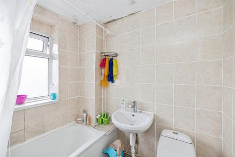 3 bedroom flat for sale, Bournehall Avenue, Bushey